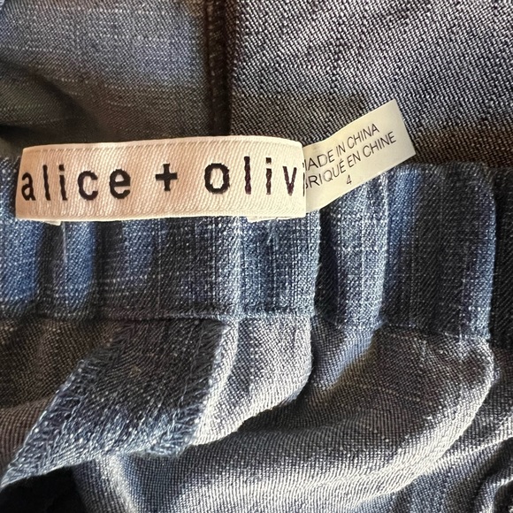 Alice + Olivia Two Tone Blue Chambray Shorts - Picture 5 of 7